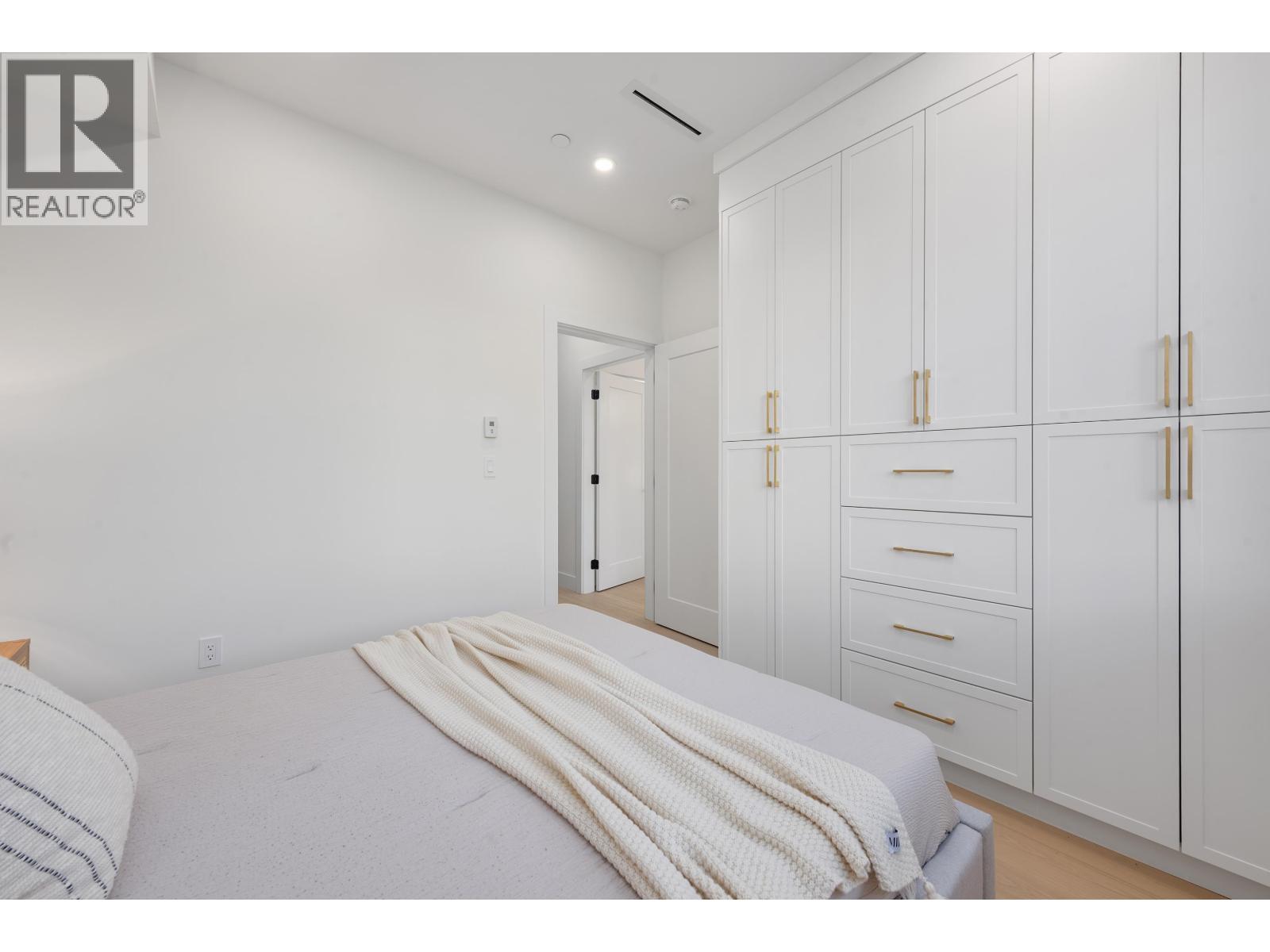 1 4855 Dumfries Street, Vancouver, BC - Indoor Photo Showing Bedroom