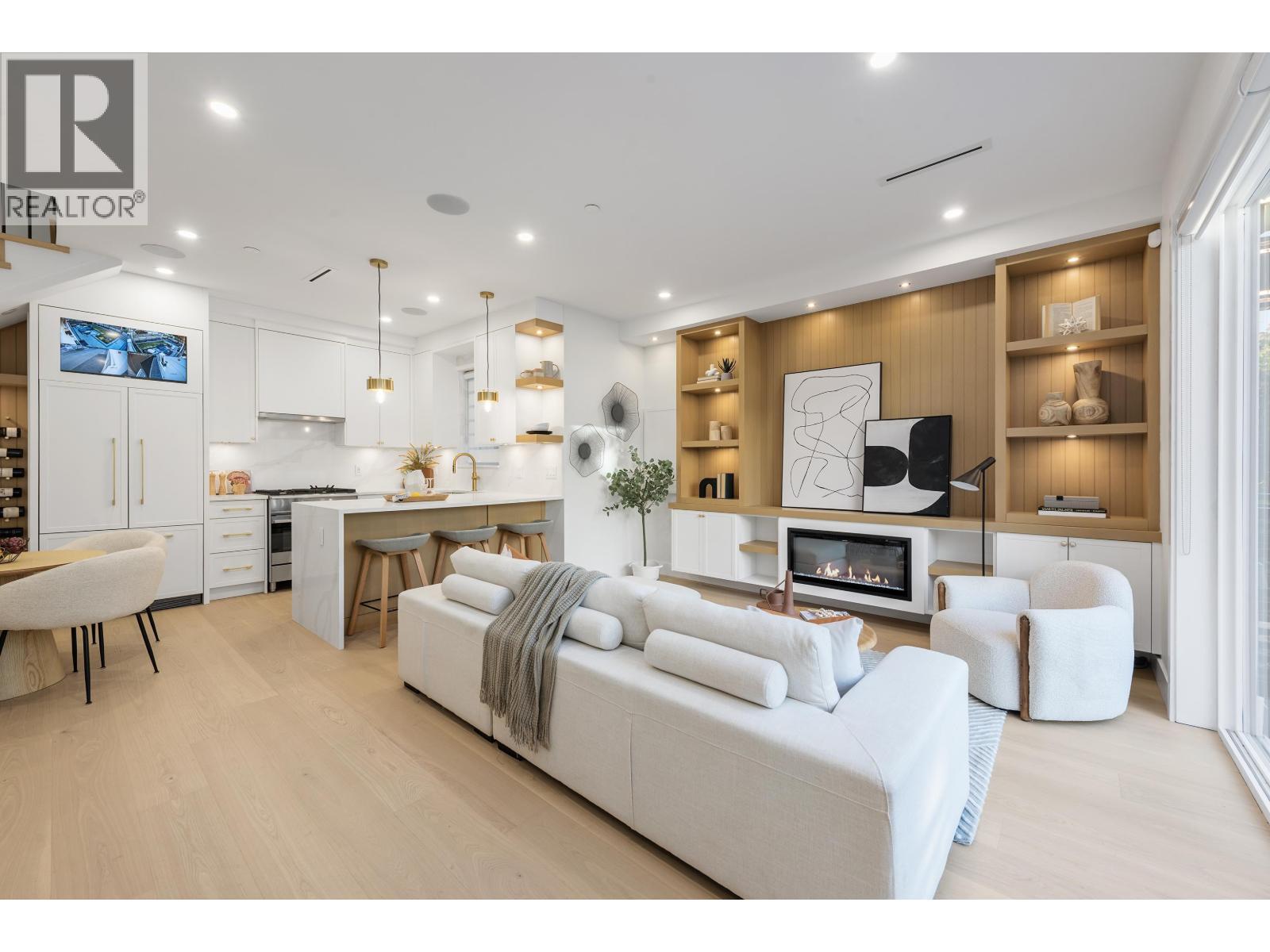 1 4855 Dumfries Street, Vancouver, BC - Indoor