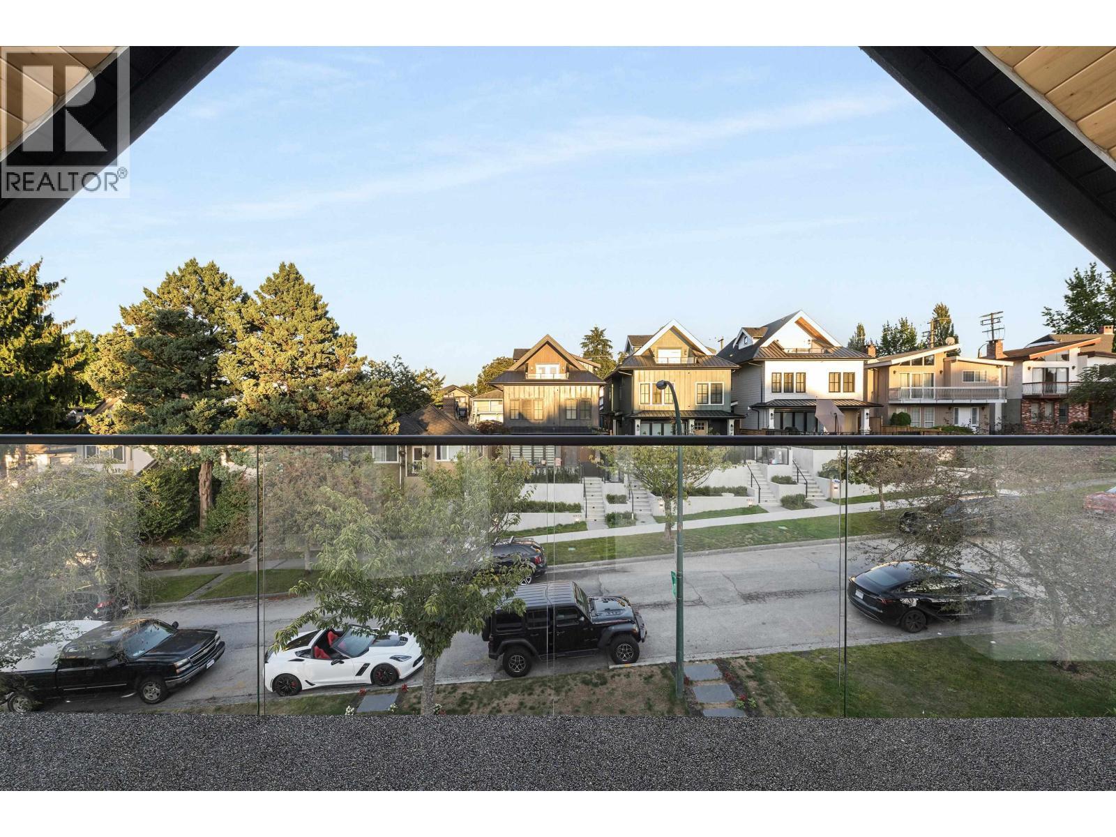 1 4855 Dumfries Street, Vancouver, BC - Outdoor