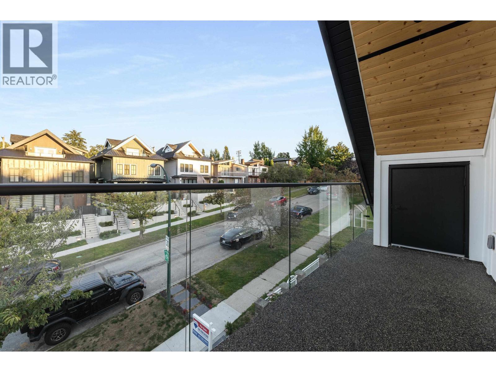 1 4855 Dumfries Street, Vancouver, BC - Outdoor