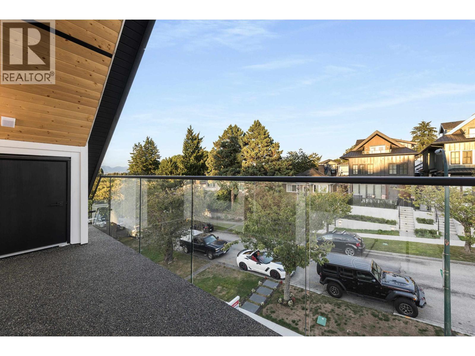 1 4855 Dumfries Street, Vancouver, BC - Outdoor