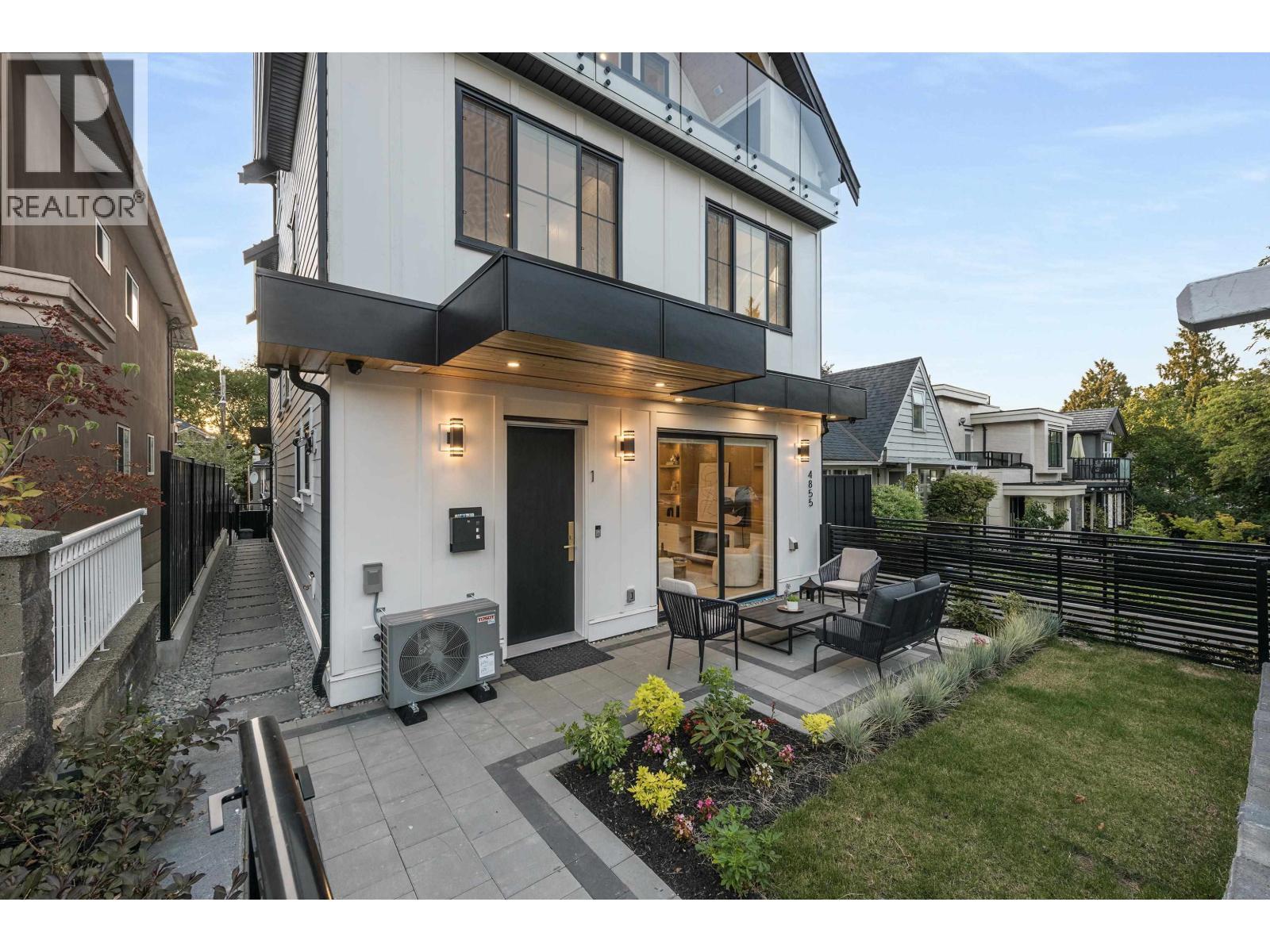 1 4855 Dumfries Street, Vancouver, BC - Outdoor