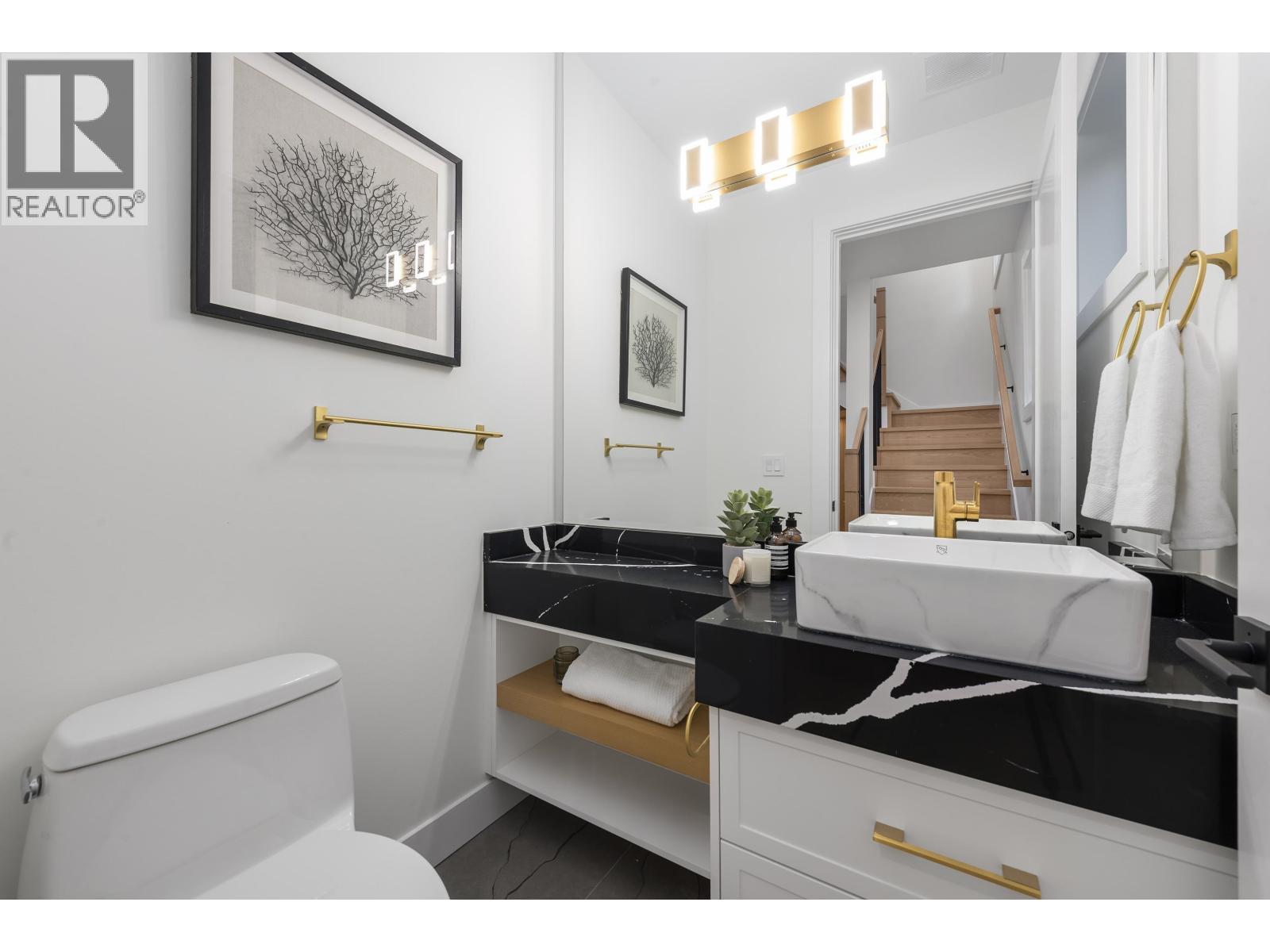 1 4855 Dumfries Street, Vancouver, BC - Indoor Photo Showing Bathroom