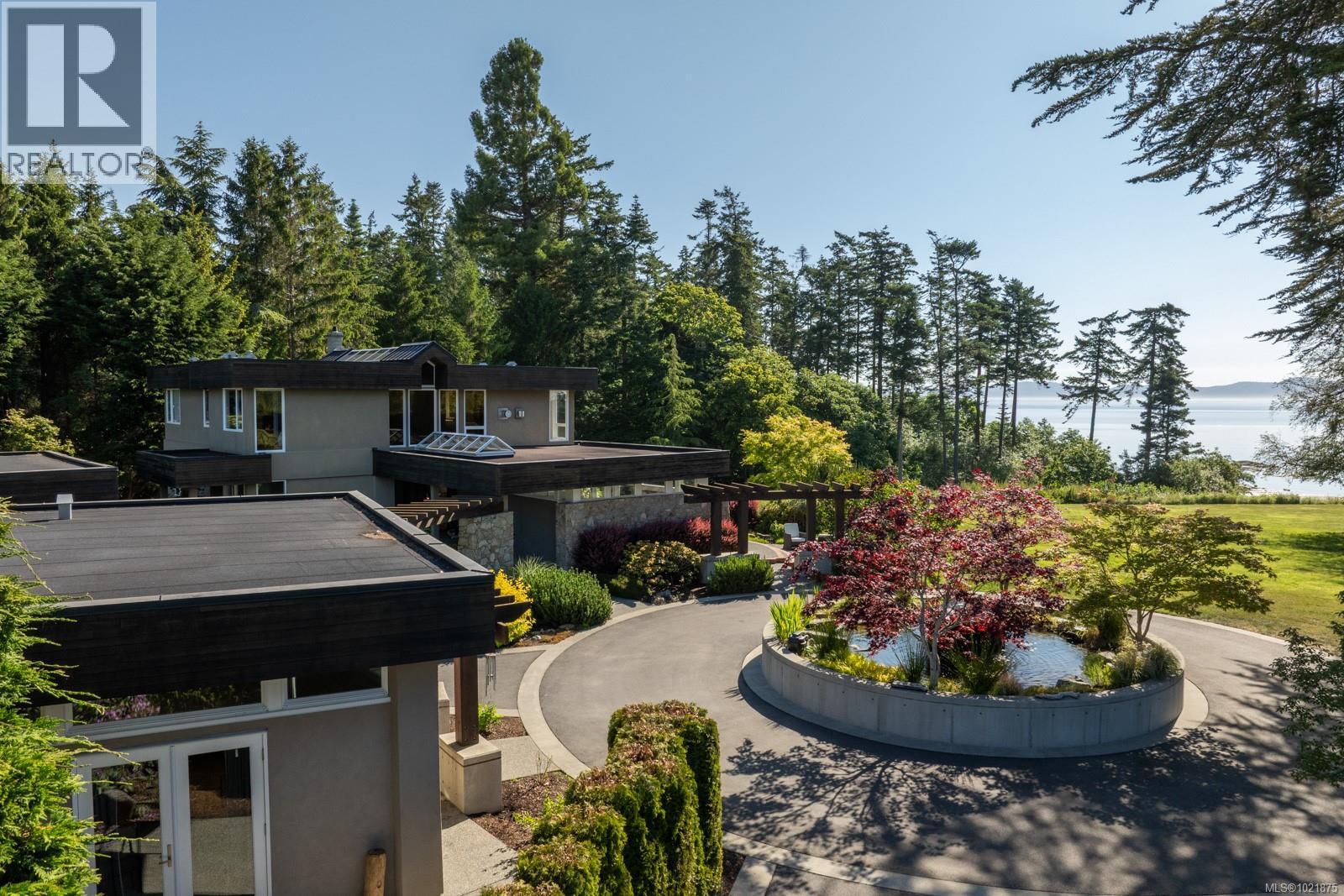 5605 Parker Ave, Saanich, BC - Outdoor