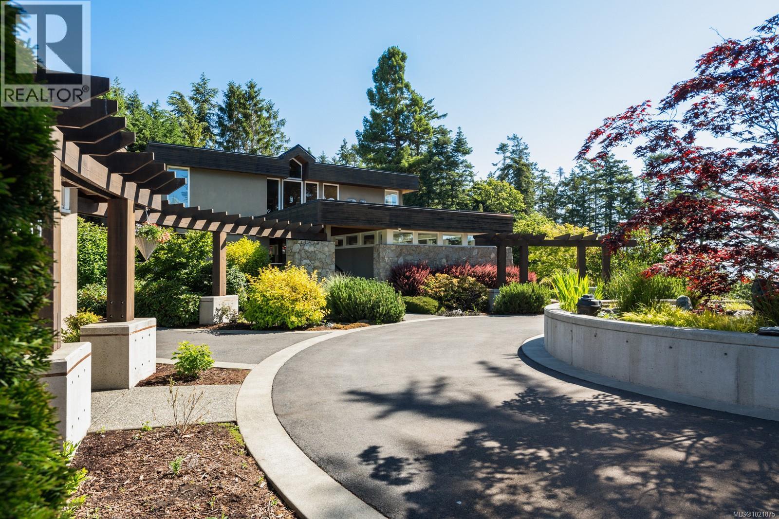 5605 Parker Ave, Saanich, BC - Outdoor