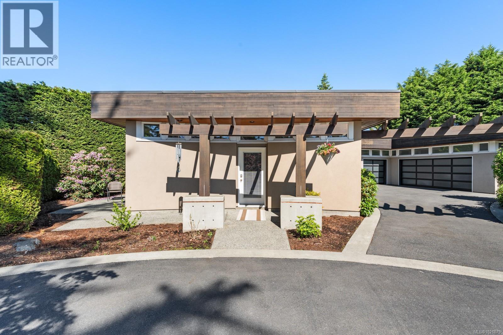 5605 Parker Ave, Saanich, BC - Outdoor