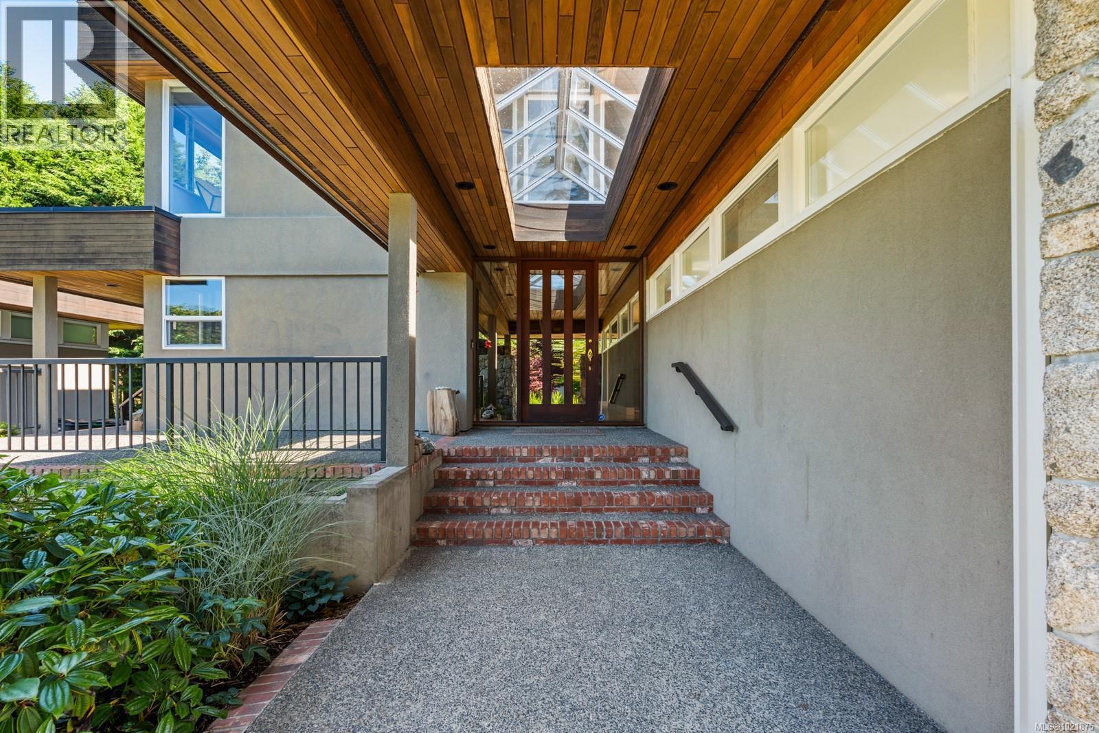 5605 Parker Ave, Saanich, BC -