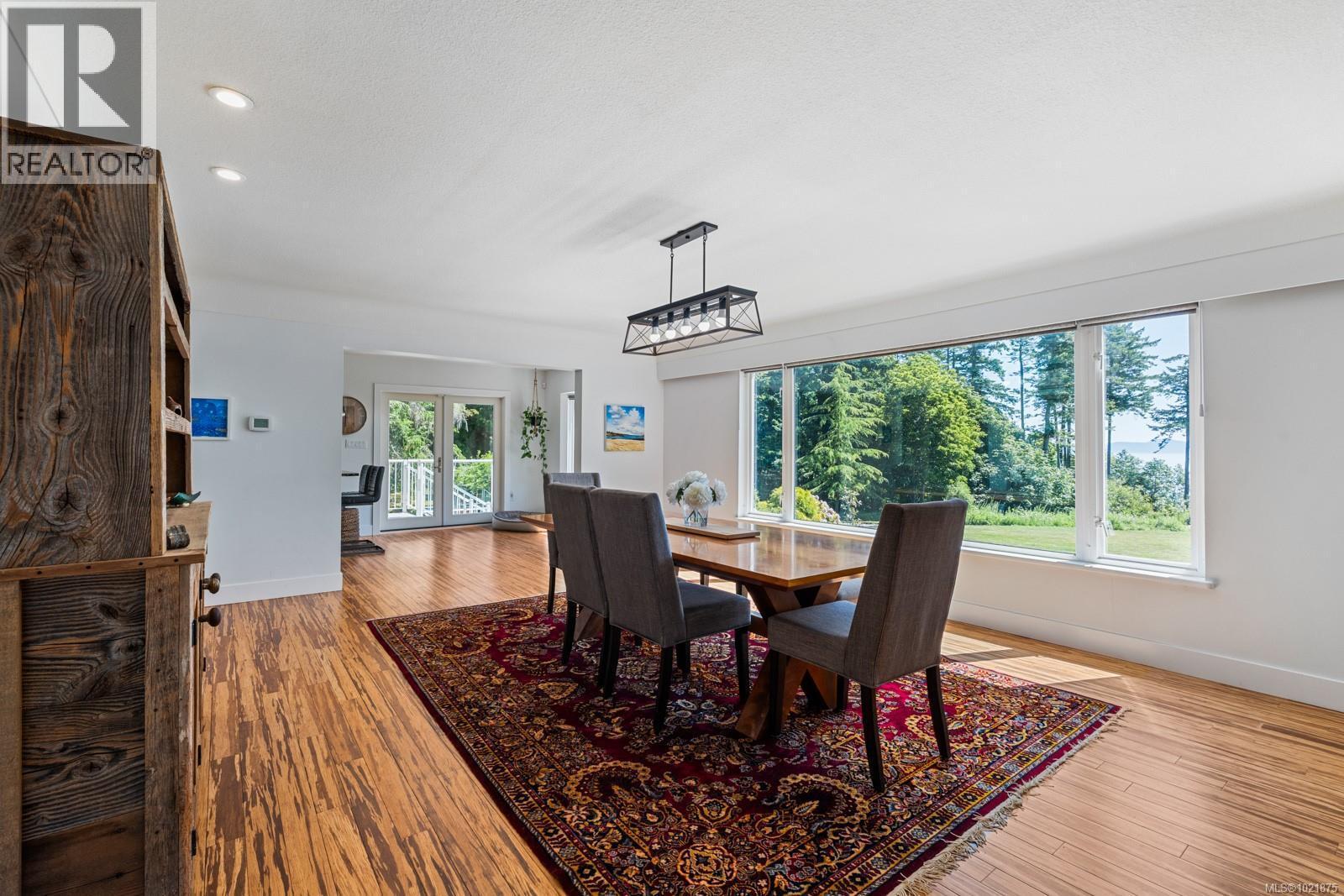 5605 Parker Ave, Saanich, BC - Indoor Photo Showing Dining Room