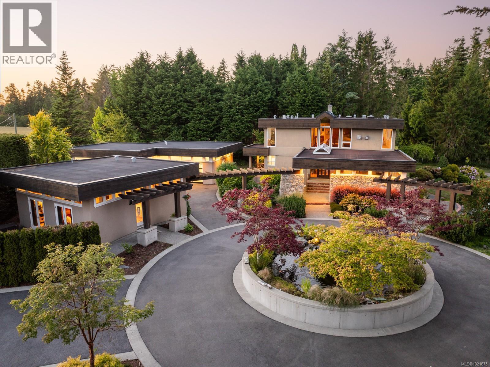 5605 Parker Ave, Saanich, BC - Outdoor With Deck Patio Veranda