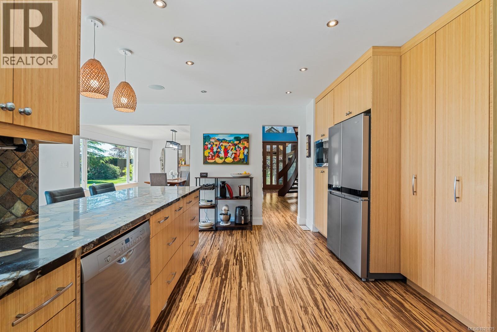 5605 Parker Ave, Saanich, BC - Indoor Photo Showing Kitchen