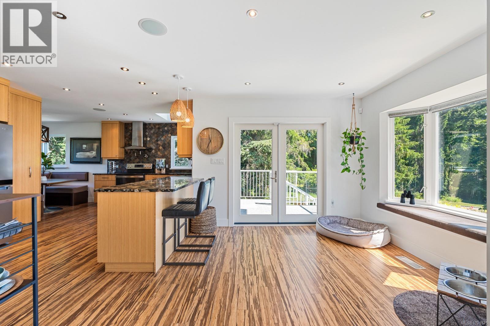 5605 Parker Ave, Saanich, BC - Indoor Photo Showing Kitchen