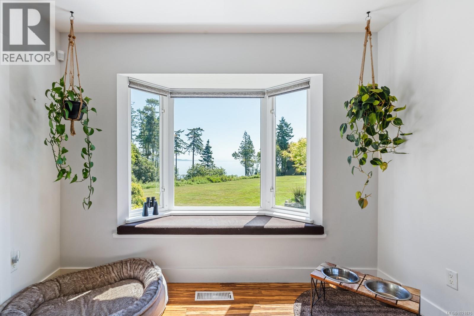 5605 Parker Ave, Saanich, BC - Indoor