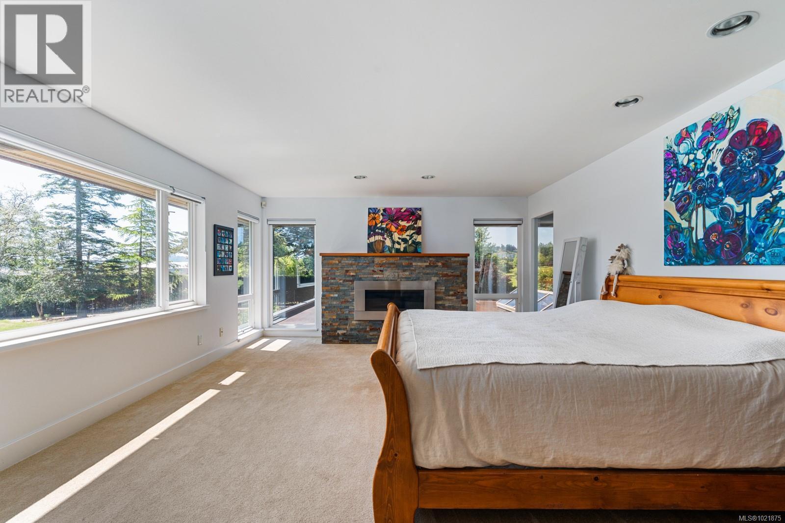 5605 Parker Ave, Saanich, BC - Indoor Photo Showing Bedroom With Fireplace