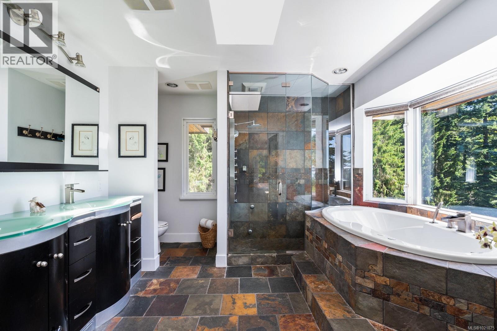 5605 Parker Ave, Saanich, BC - Indoor Photo Showing Bathroom