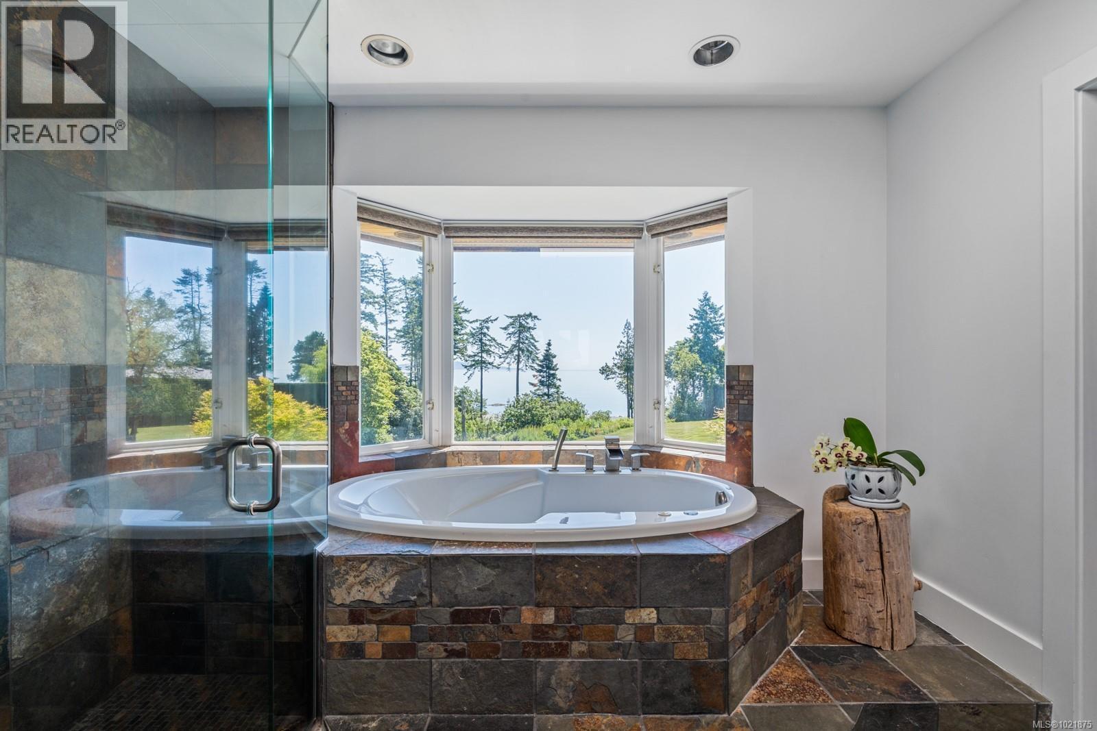 5605 Parker Ave, Saanich, BC - Indoor Photo Showing Bathroom