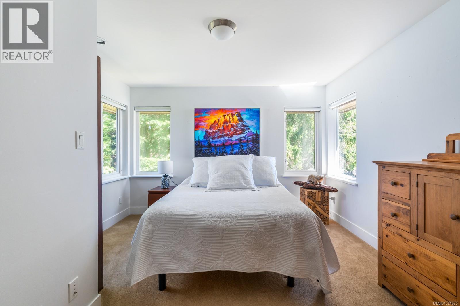 5605 Parker Ave, Saanich, BC - Indoor Photo Showing Bedroom