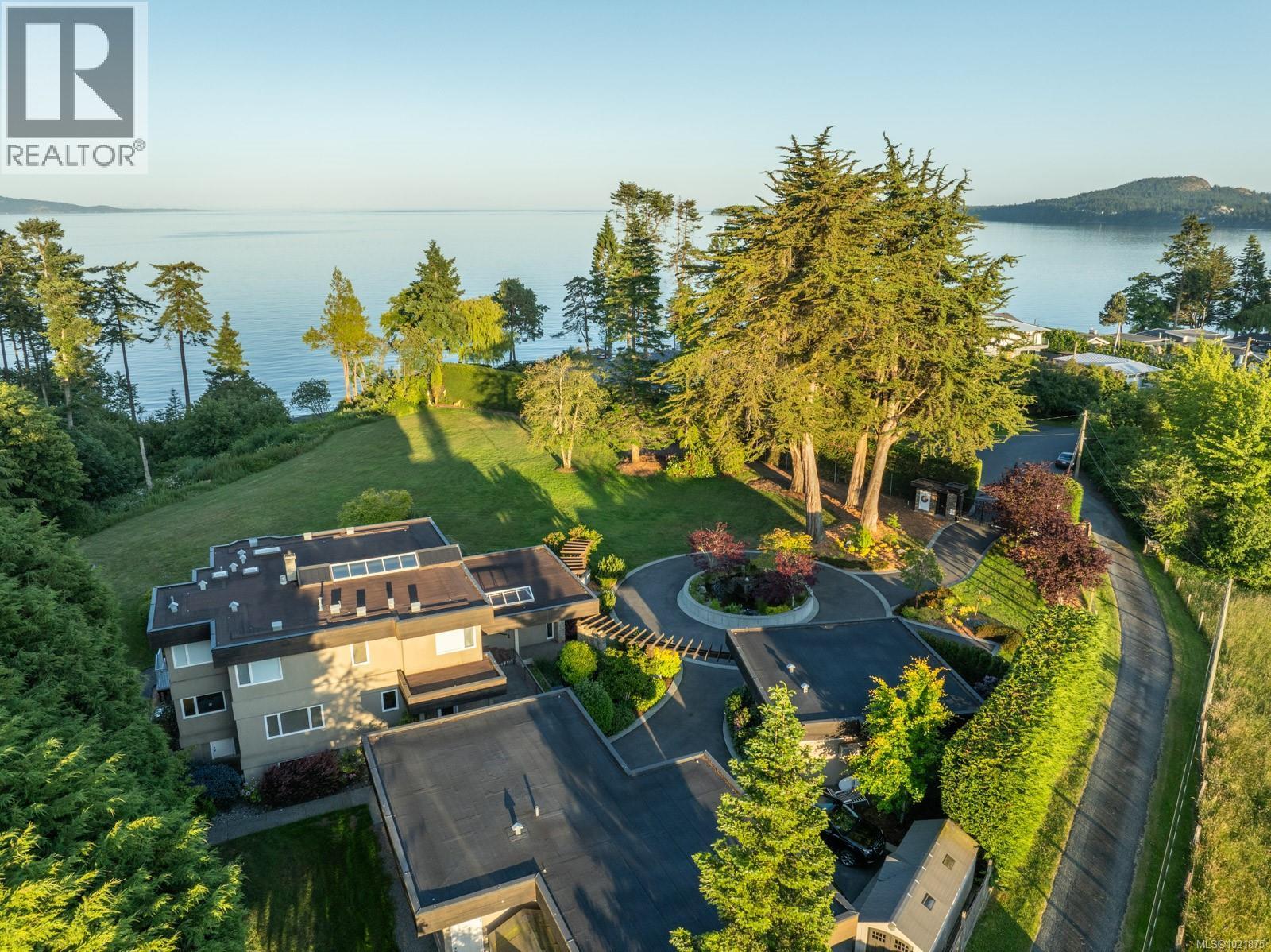 5605 Parker Ave, Saanich, BC - Outdoor With Body Of Water With View