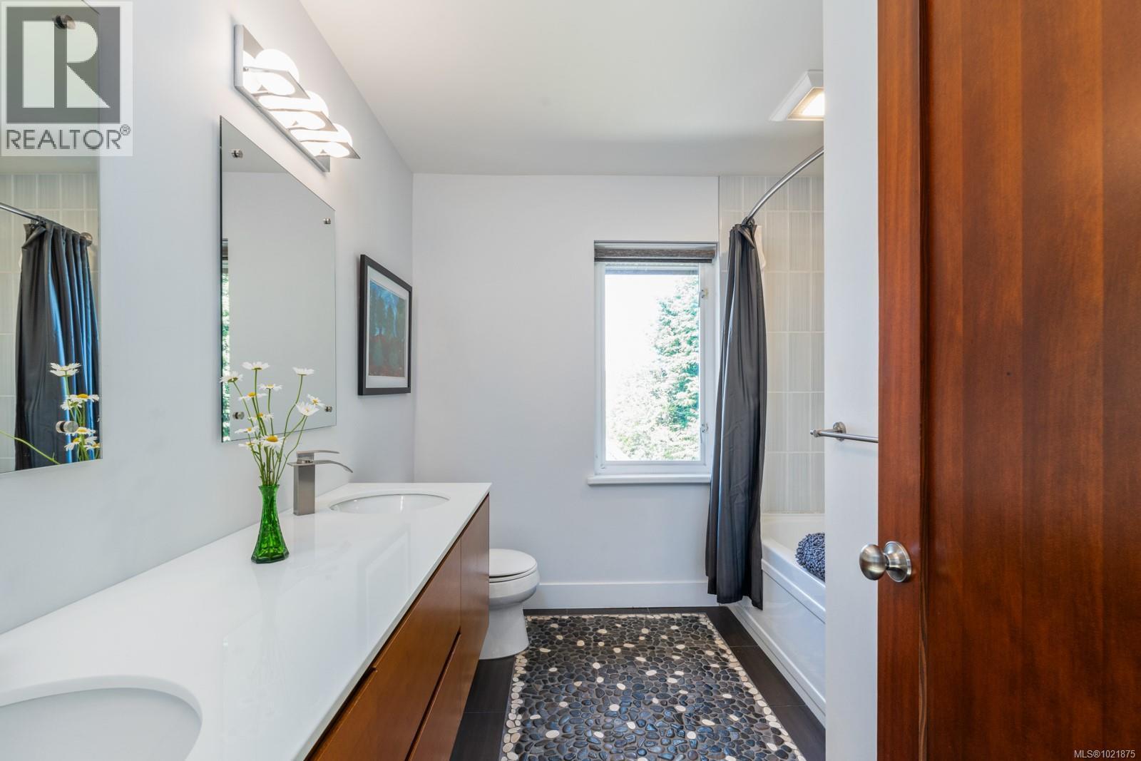 5605 Parker Ave, Saanich, BC - Indoor Photo Showing Bathroom