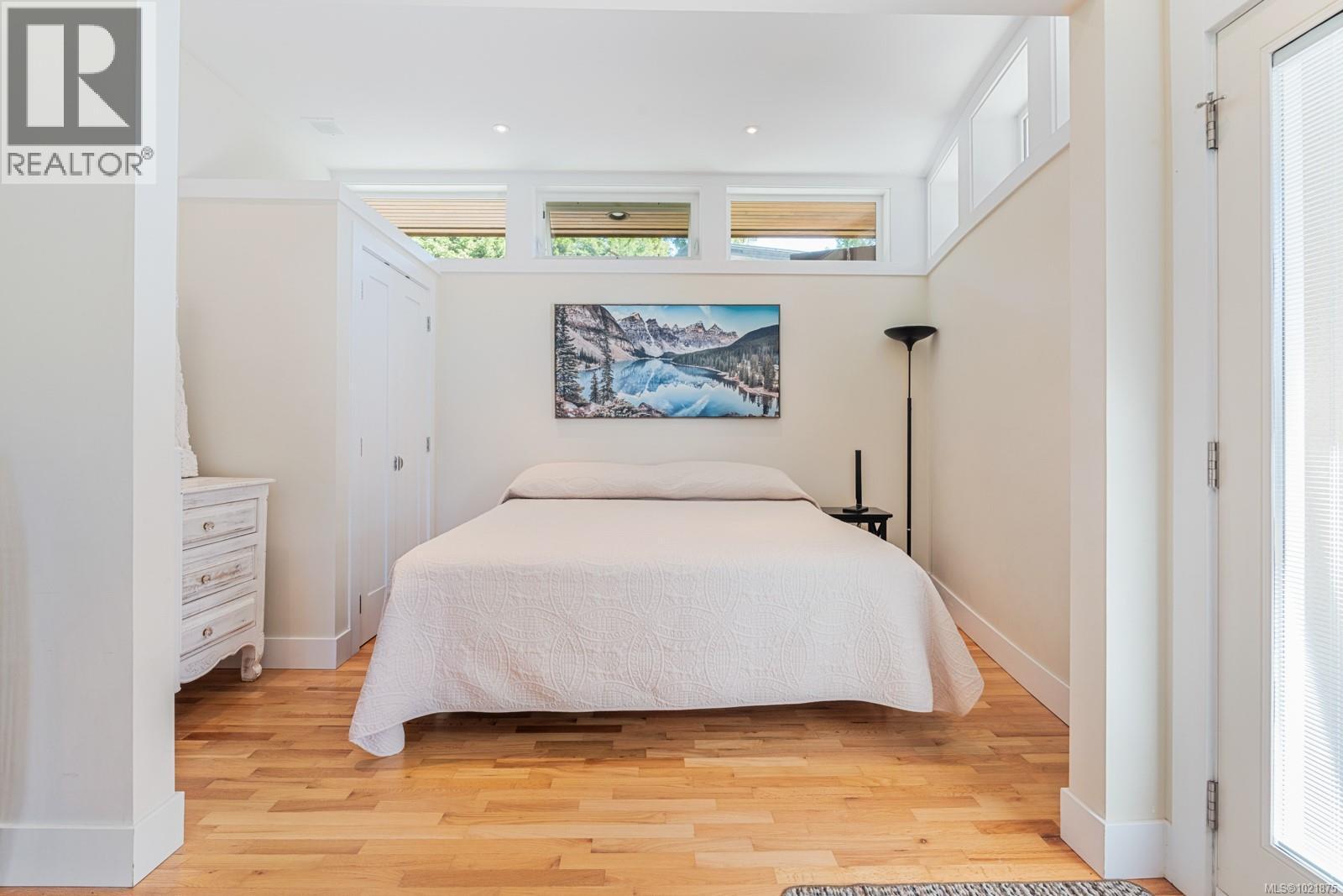 5605 Parker Ave, Saanich, BC - Indoor Photo Showing Bedroom
