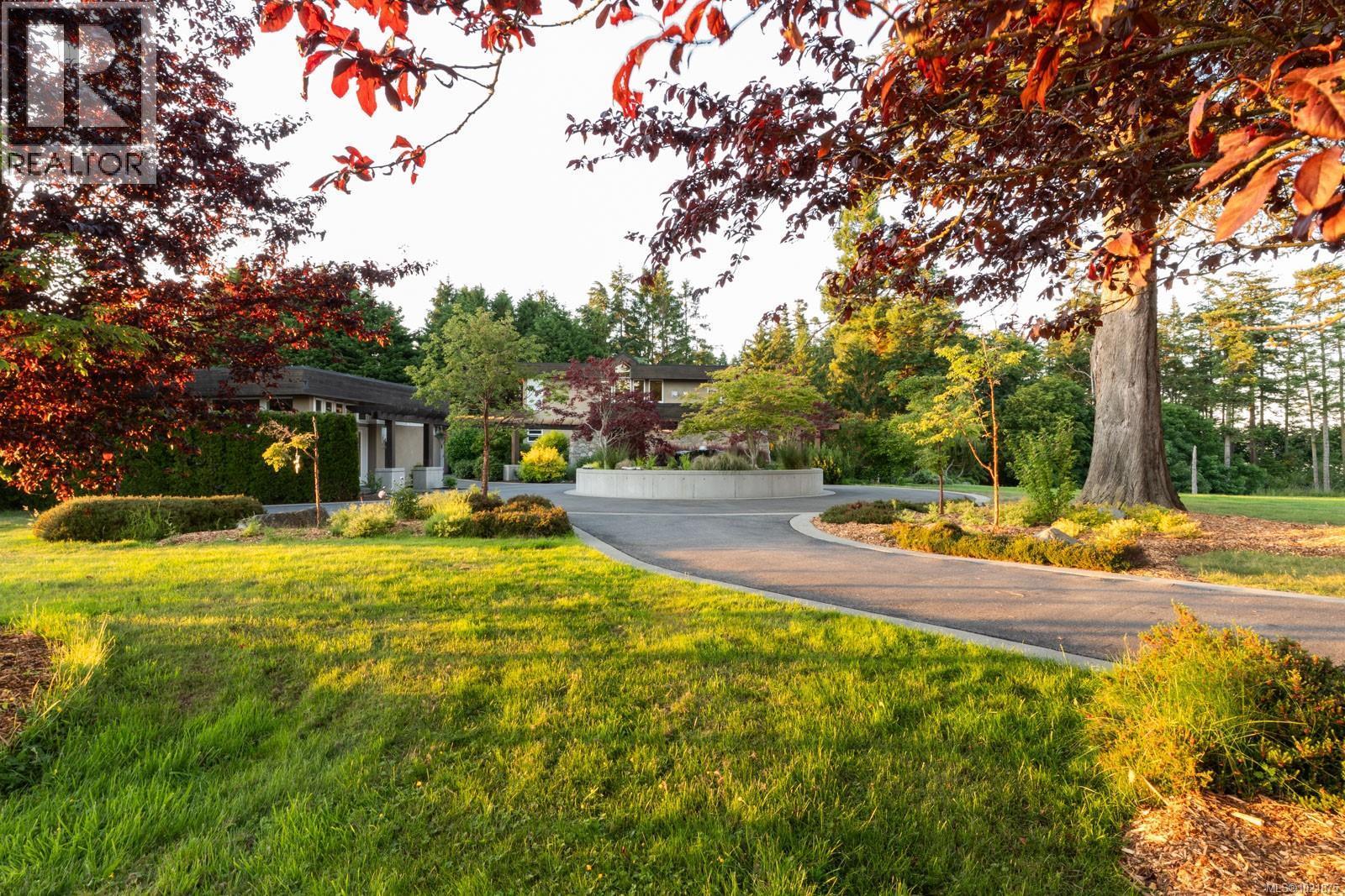 5605 Parker Ave, Saanich, BC - Outdoor