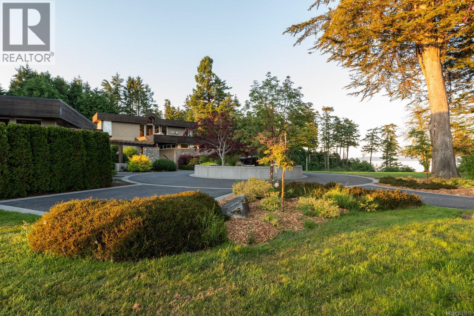 5605 Parker Ave, Saanich, BC - Outdoor