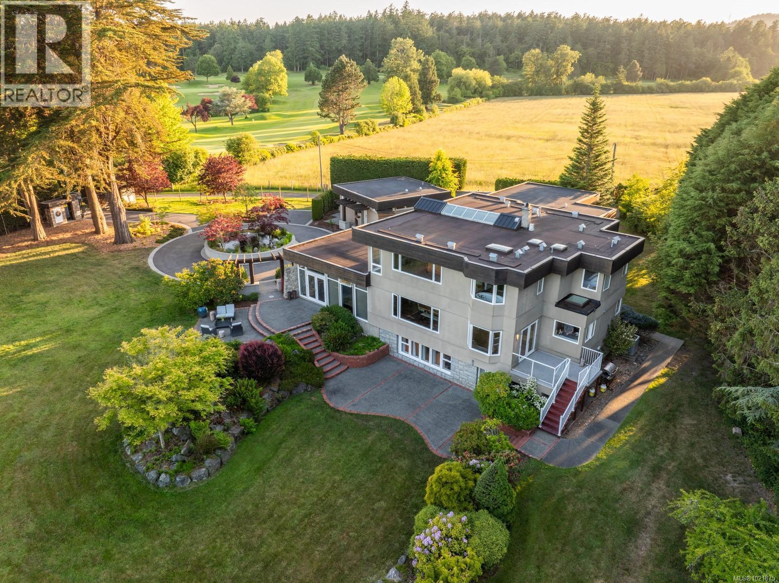 5605 Parker Ave, Saanich, BC - Outdoor With View