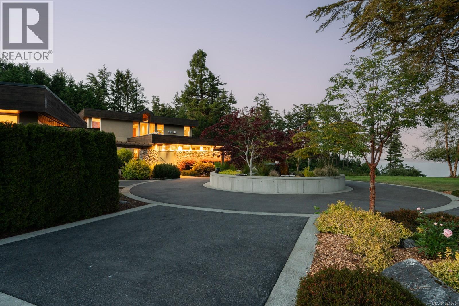 5605 Parker Ave, Saanich, BC - Outdoor