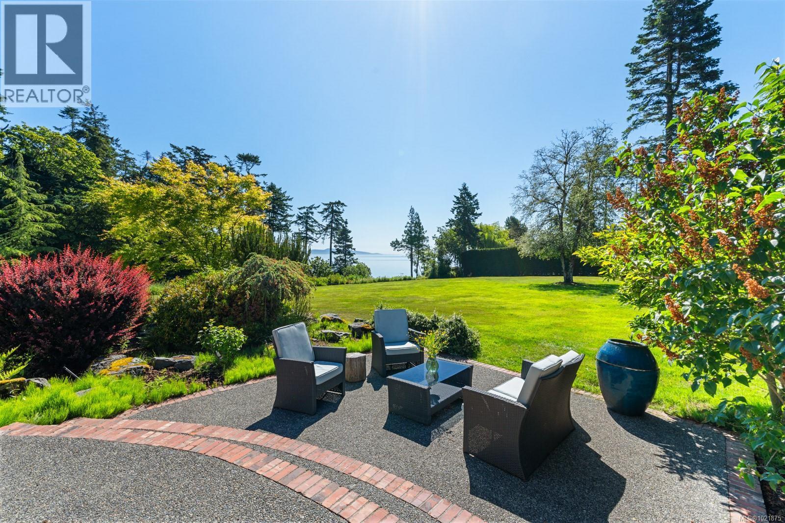 5605 Parker Ave, Saanich, BC - Outdoor