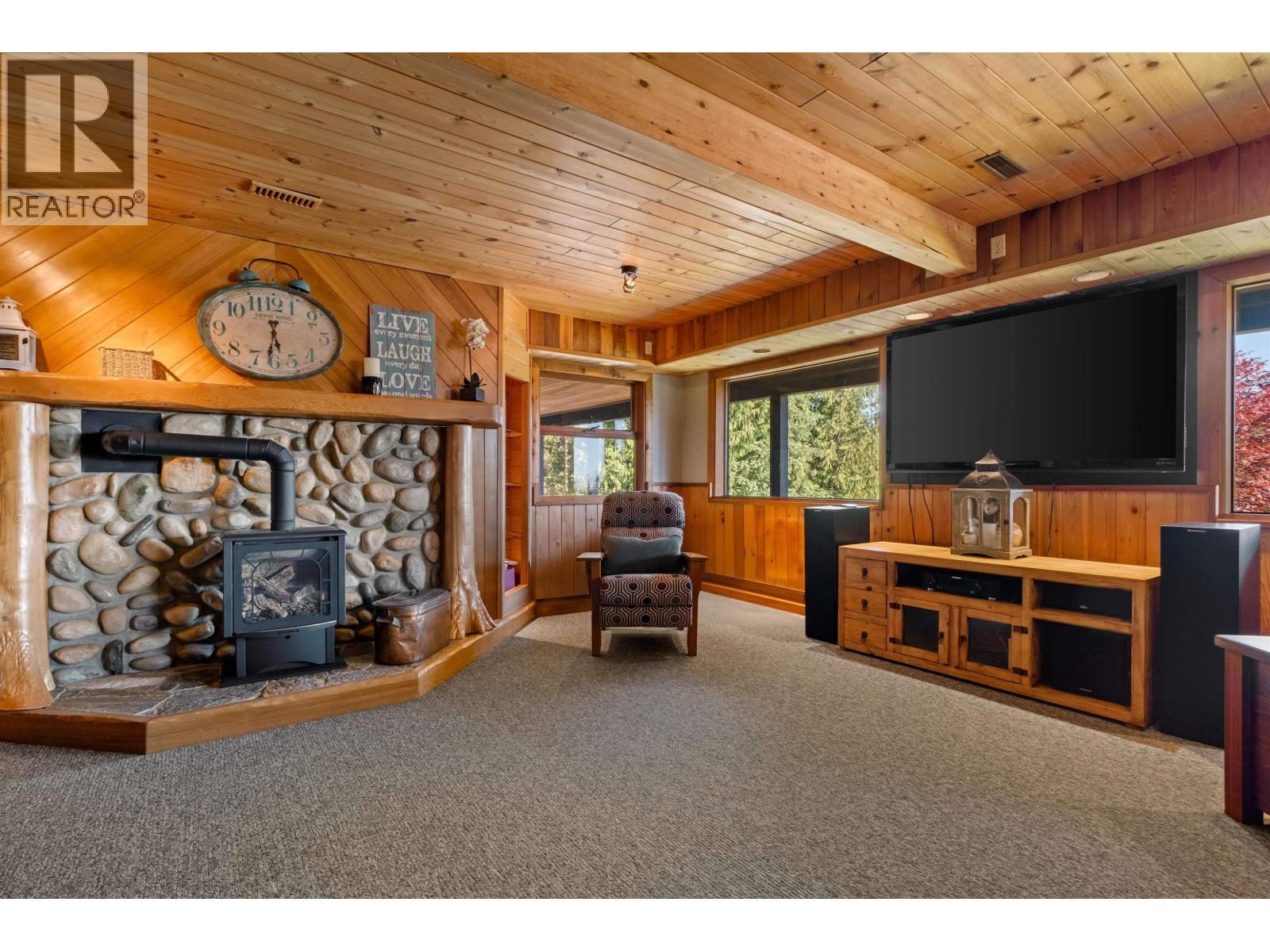 11192 286 Street, Maple Ridge, BC - Indoor With Fireplace