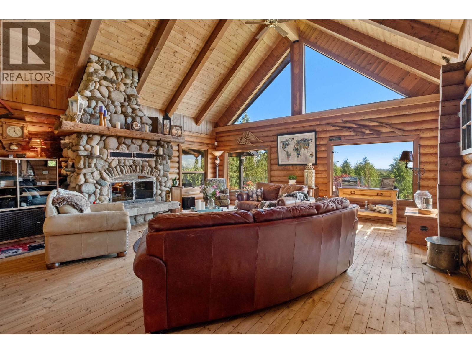 11192 286 Street, Maple Ridge, BC - Indoor Photo Showing Living Room With Fireplace