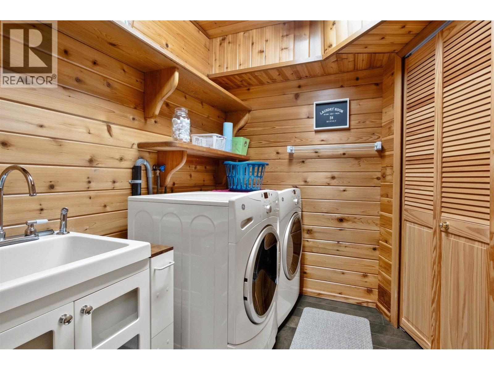 11192 286 Street, Maple Ridge, BC - Indoor Photo Showing Laundry Room