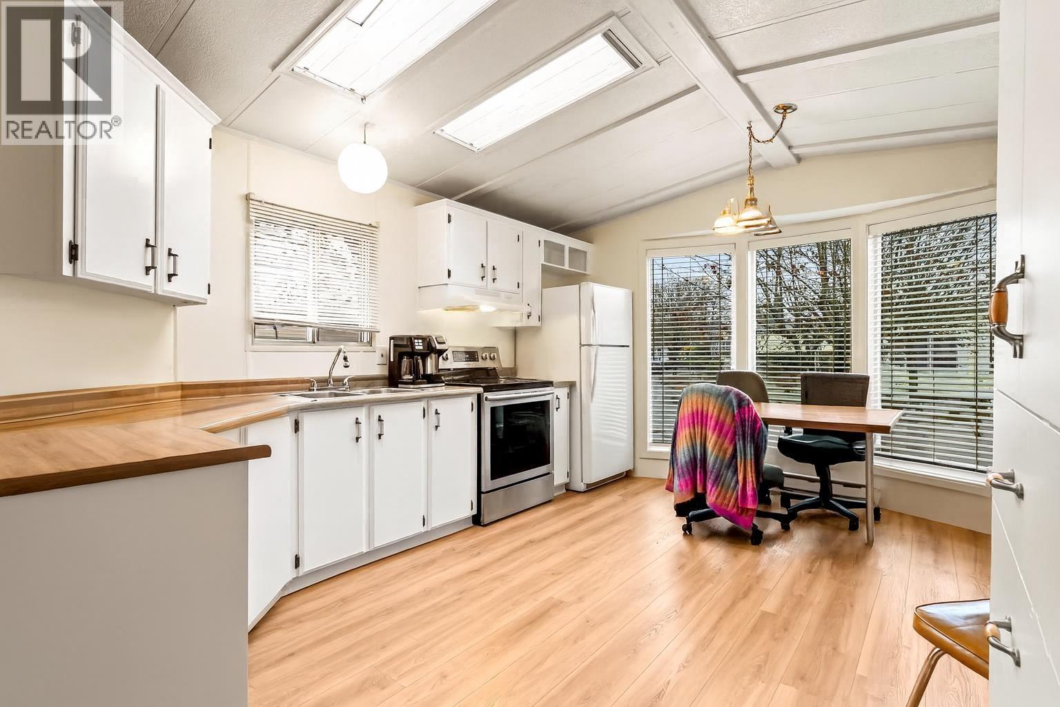 79 145 King Edward Street, Coquitlam, BC - Indoor Photo Showing Kitchen