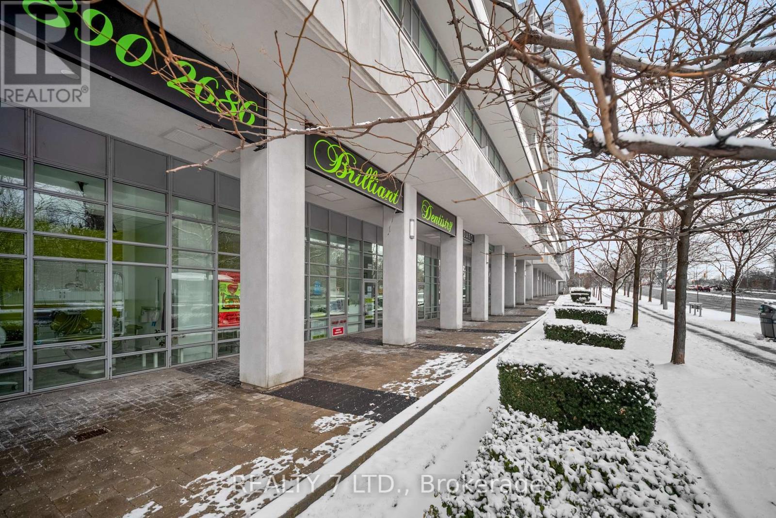 220 - 2035 Sheppard Avenue E, Toronto, ON - Outdoor