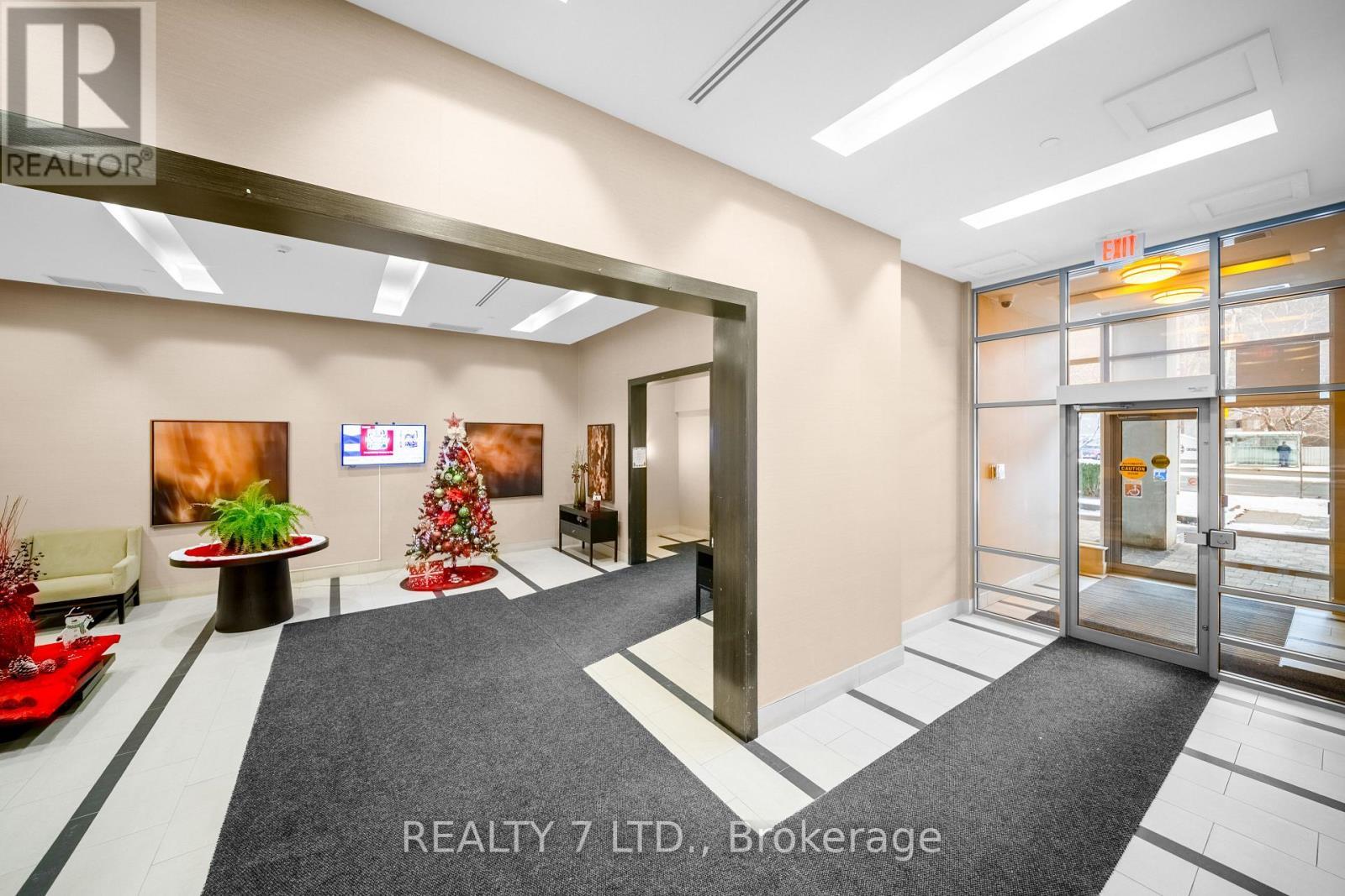 220 - 2035 Sheppard Avenue E, Toronto, ON - Indoor