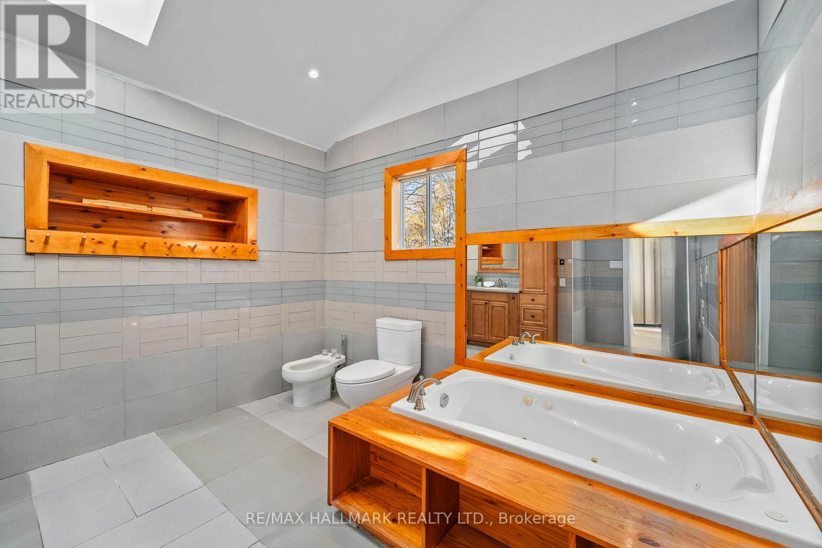 3716 Maple Grove Road, Innisfil, ON - Indoor Photo Showing Bathroom