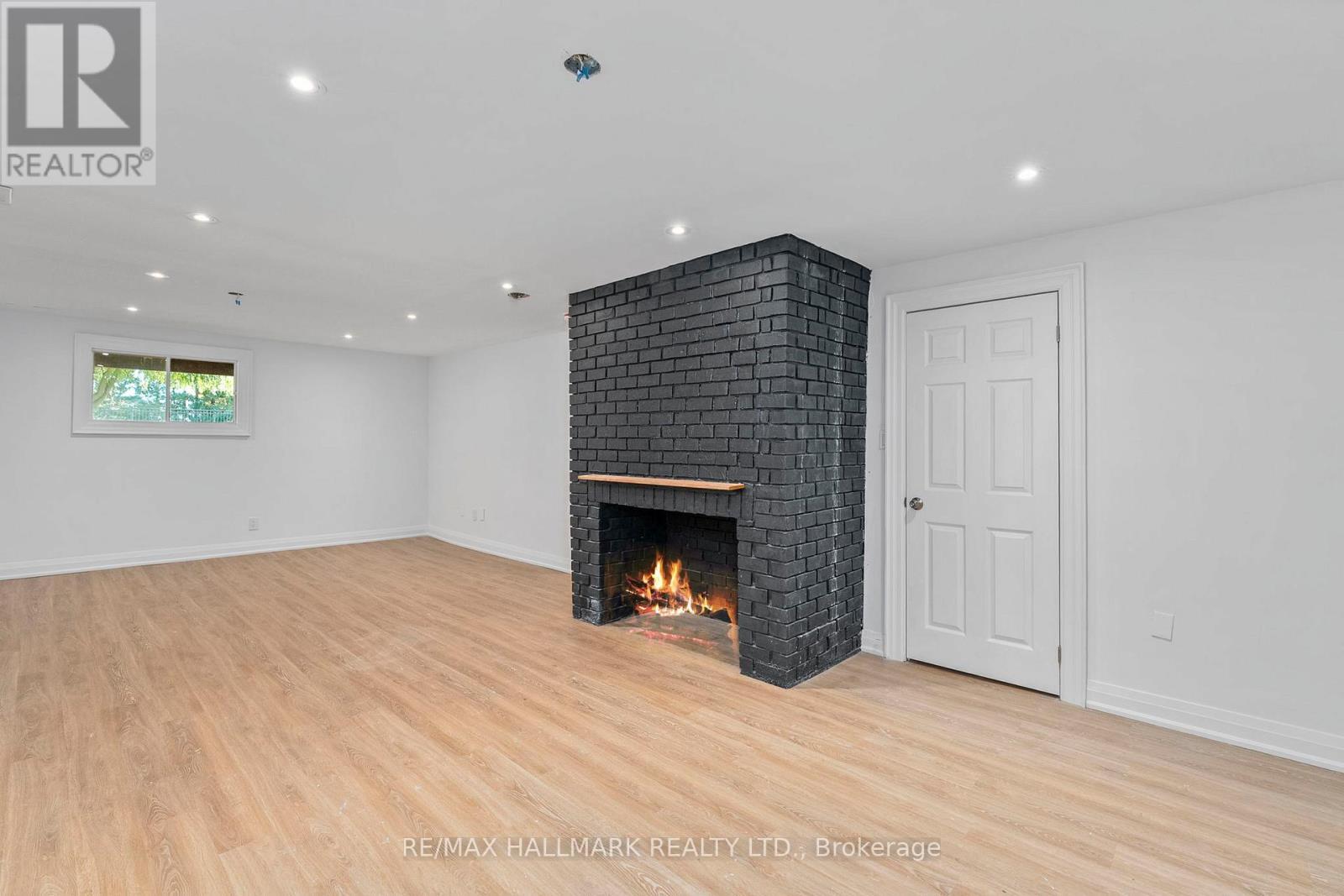 3716 Maple Grove Road, Innisfil, ON - Indoor With Fireplace
