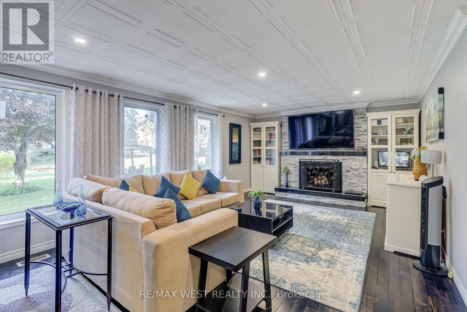 661 Regional Road 21, Uxbridge, ON - Indoor Photo Showing Living Room With Fireplace