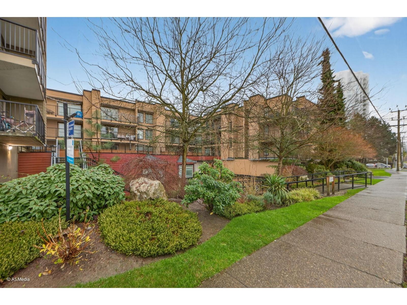 107 10438 148 Street, Surrey, BC - Outdoor