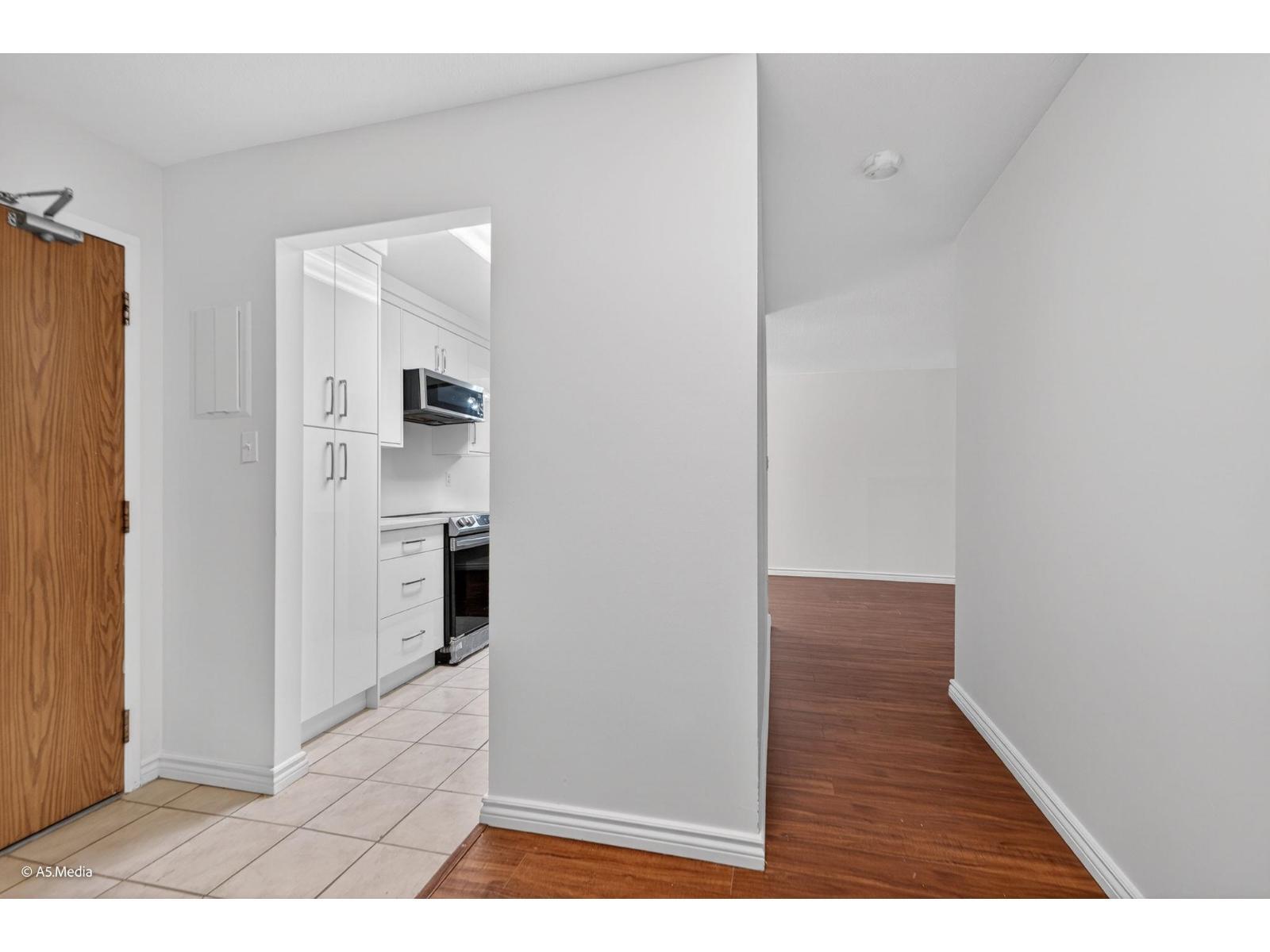 107 10438 148 Street, Surrey, BC - Indoor