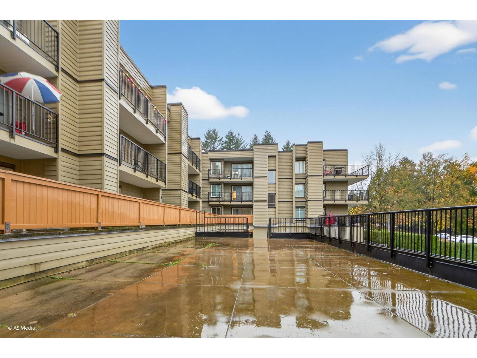 107 10438 148 Street, Surrey, BC - Outdoor