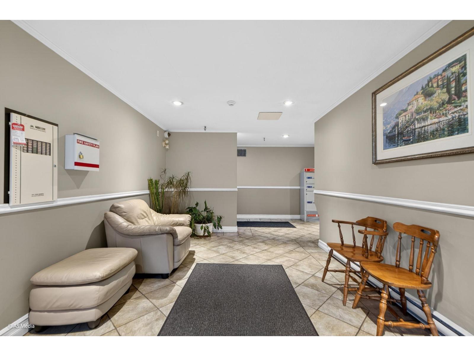 107 10438 148 Street, Surrey, BC - Indoor