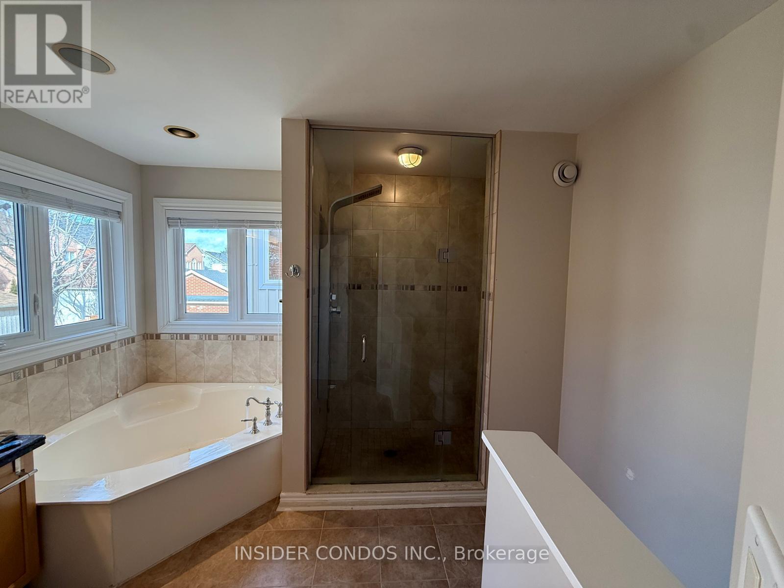 927 Gaslight Way, Mississauga, ON - Indoor Photo Showing Bathroom