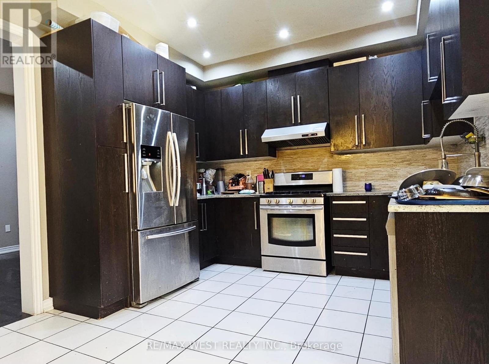 38 Wasaga Road, Brampton, ON - Indoor Photo Showing Kitchen