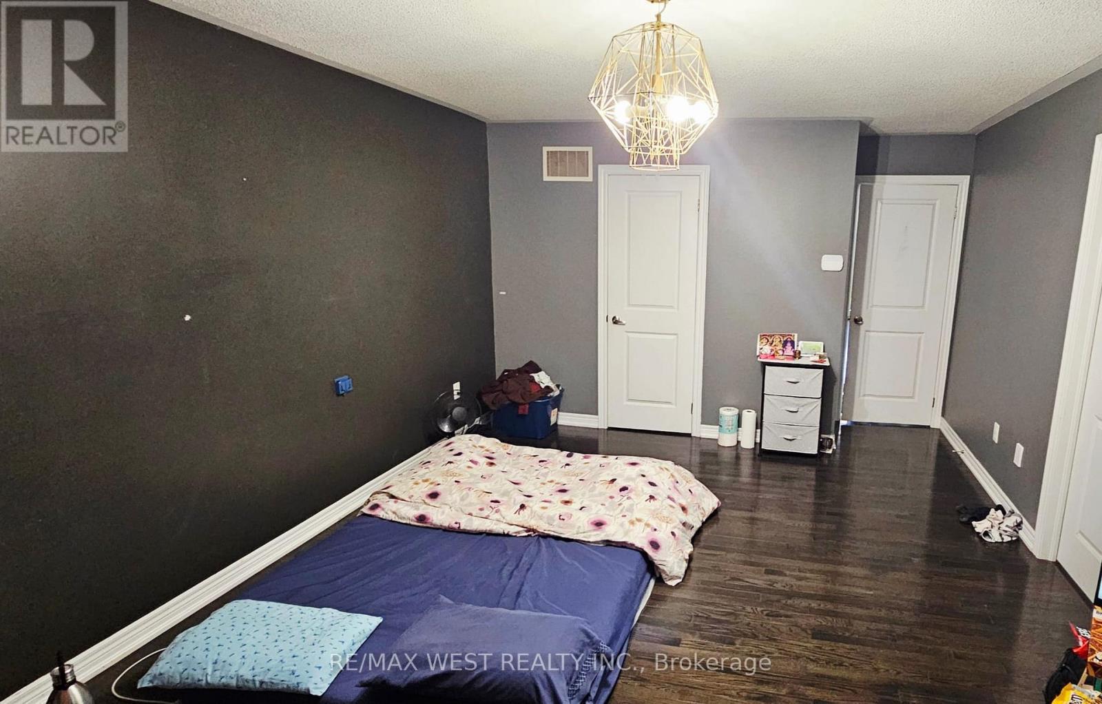 38 Wasaga Road, Brampton, ON - Indoor Photo Showing Bedroom