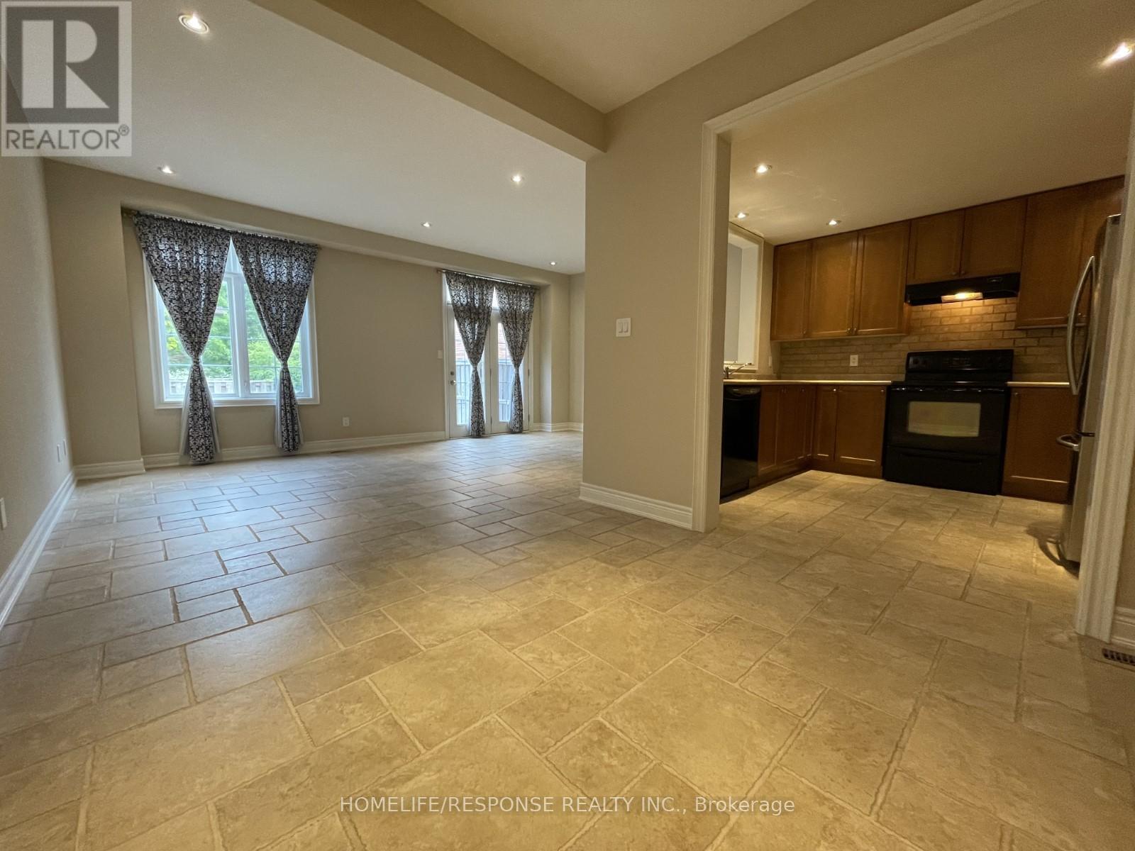 4 - 2282 Orchard Road, Burlington, ON - Indoor Photo Showing Kitchen