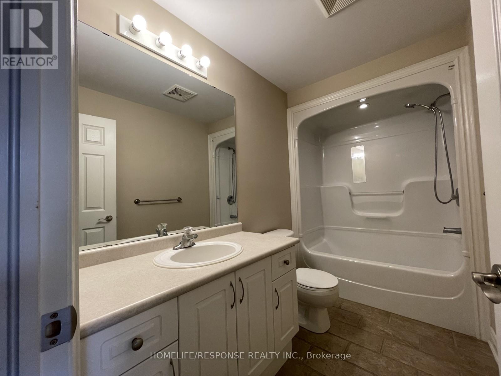 4 - 2282 Orchard Road, Burlington, ON - Indoor Photo Showing Bathroom