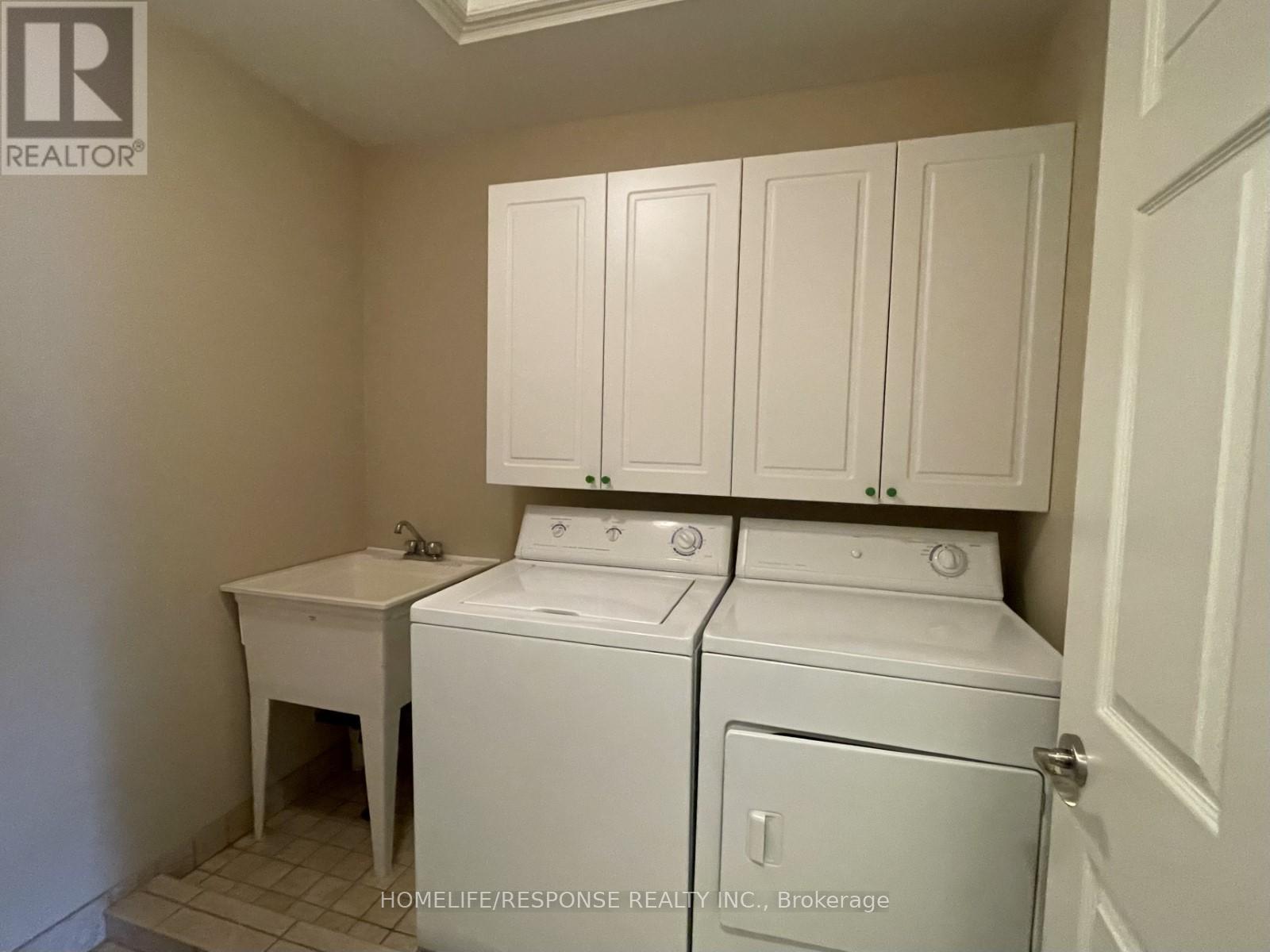 4 - 2282 Orchard Road, Burlington, ON - Indoor Photo Showing Laundry Room