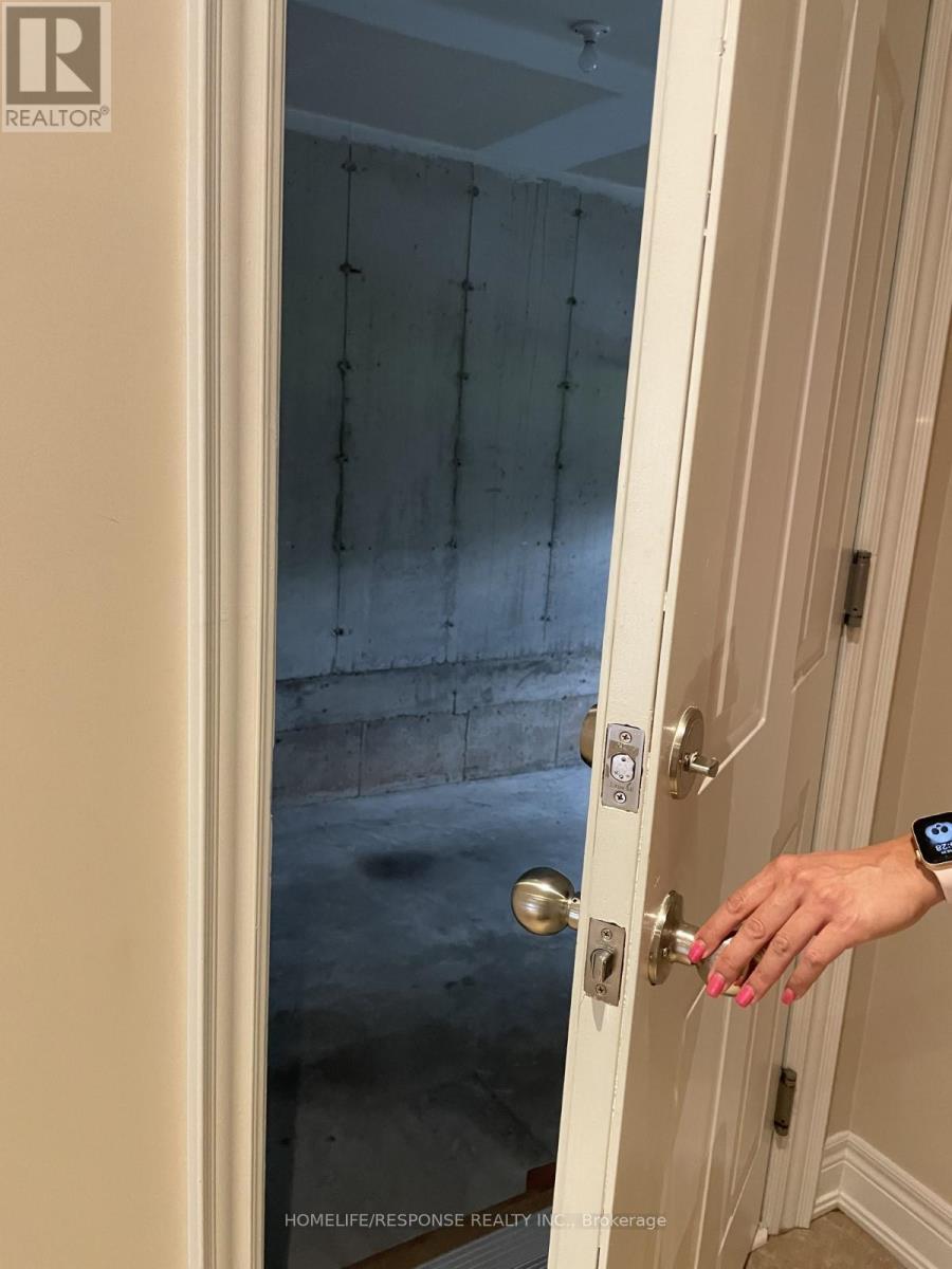 4 - 2282 Orchard Road, Burlington, ON - Indoor Photo Showing Other Room