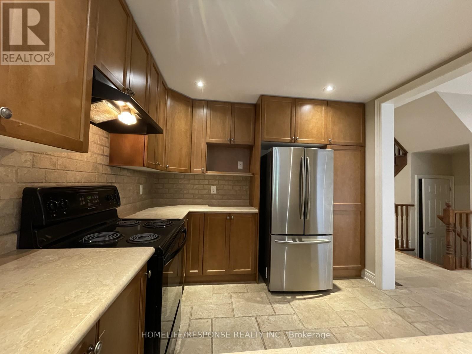 4 - 2282 Orchard Road, Burlington, ON - Indoor Photo Showing Kitchen