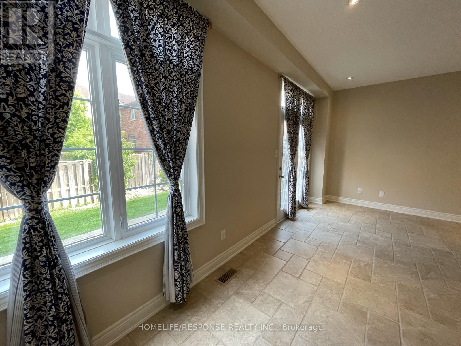 4 - 2282 Orchard Road, Burlington, ON - Indoor Photo Showing Other Room